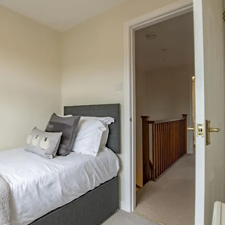 Holiday home Penhill *